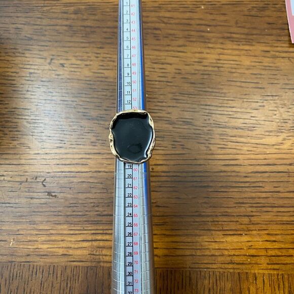 Chunky gold and Black Ring - Picture 4 of 8